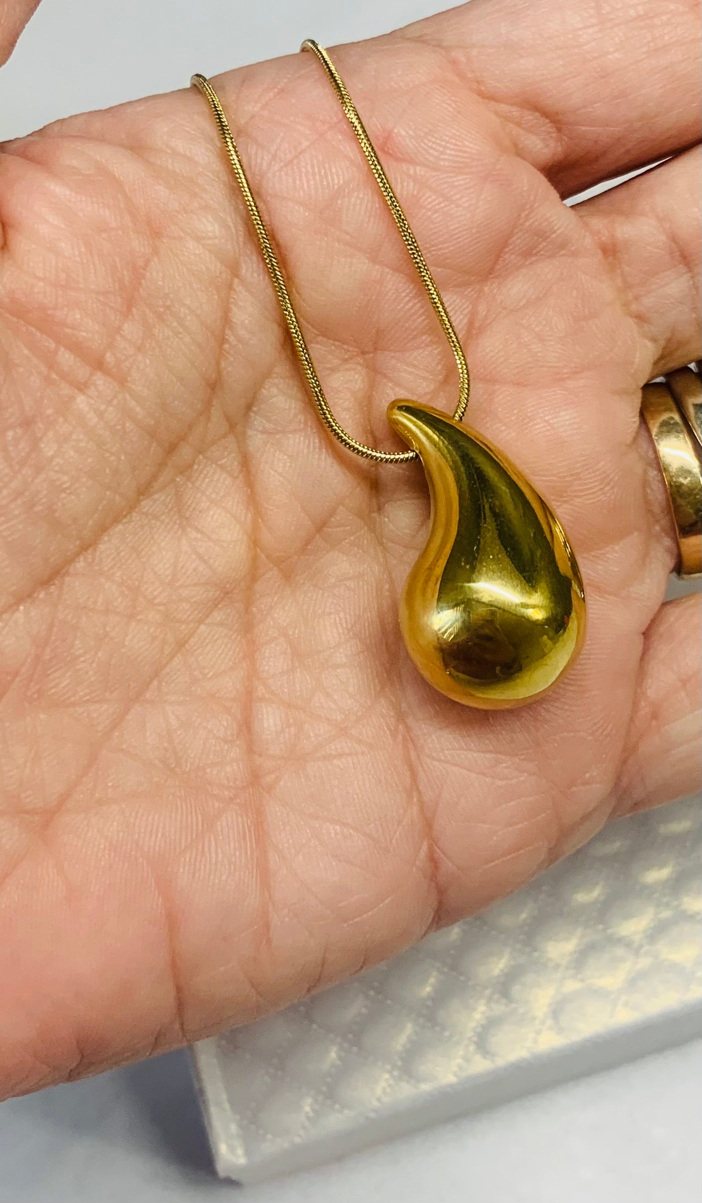 Collana goccia