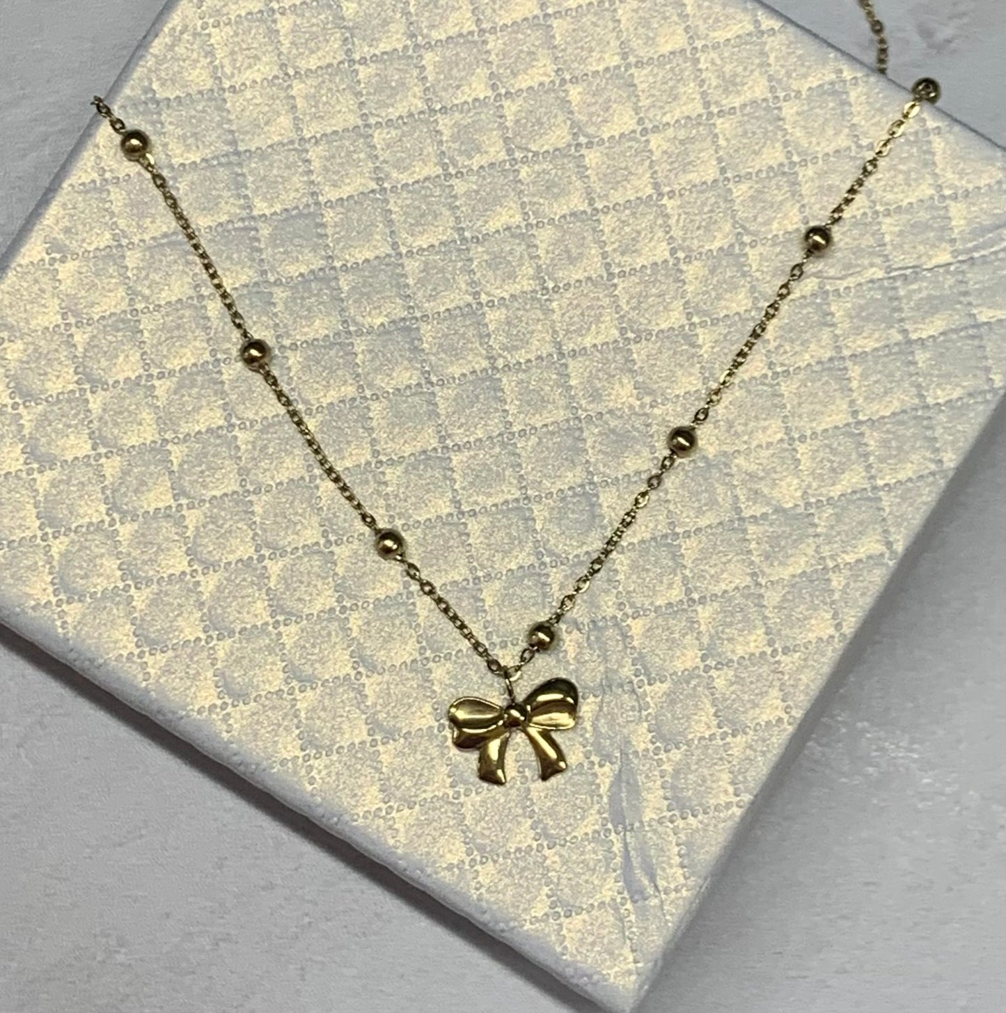 Collana con fiocco