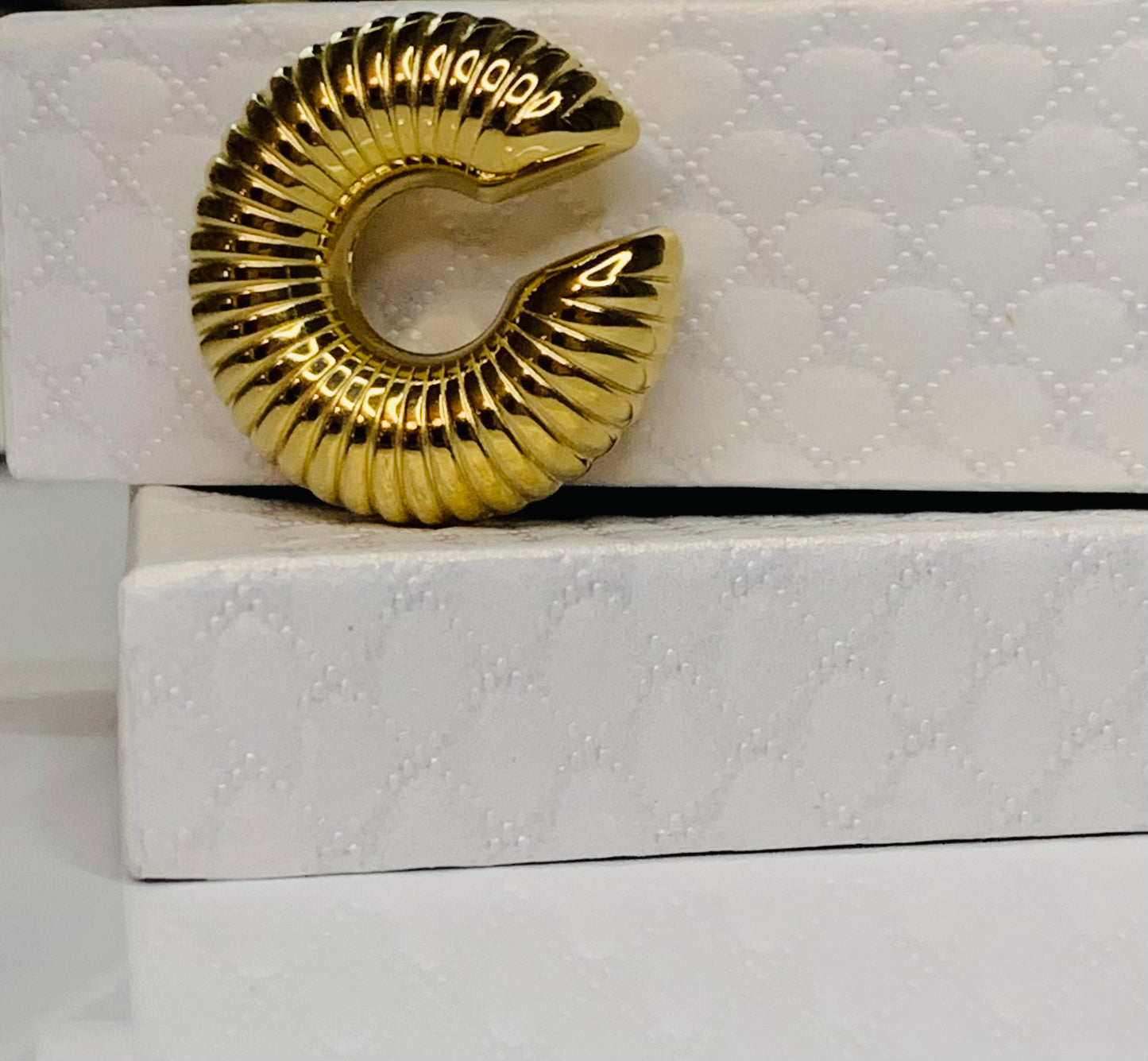 Ear cuff