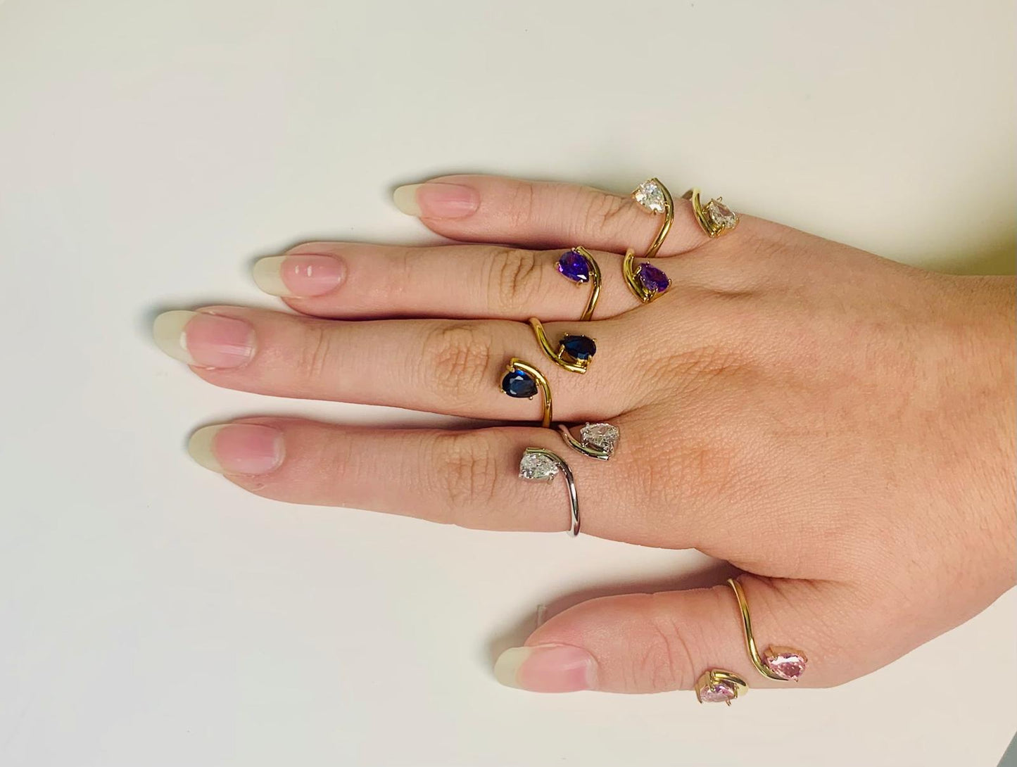 anello con due zirconi