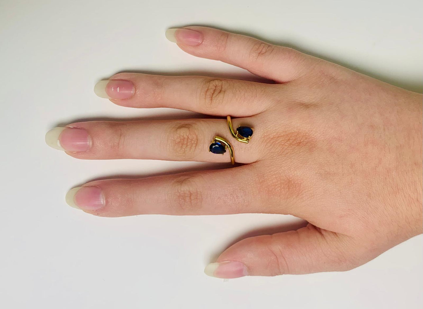 anello con due zirconi
