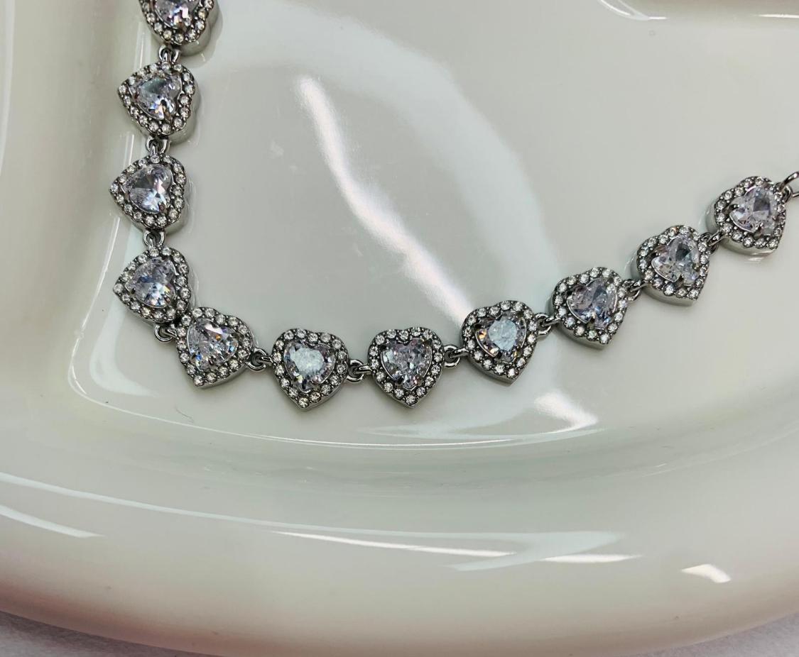 bracciale con cuoricini pieni di zirconi